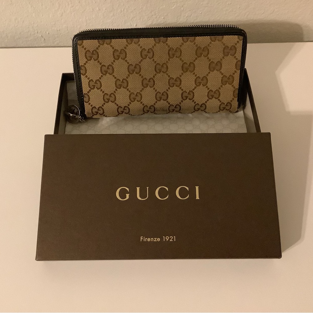 Gucci Tan and Black Signature Wallet